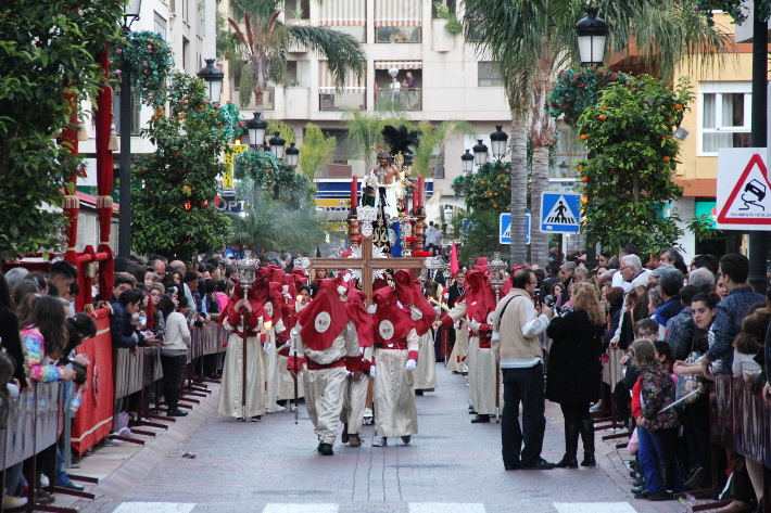 Las cofradías y hermandades ya pueden desfilar en procesión por las calles de Granada y provincia.